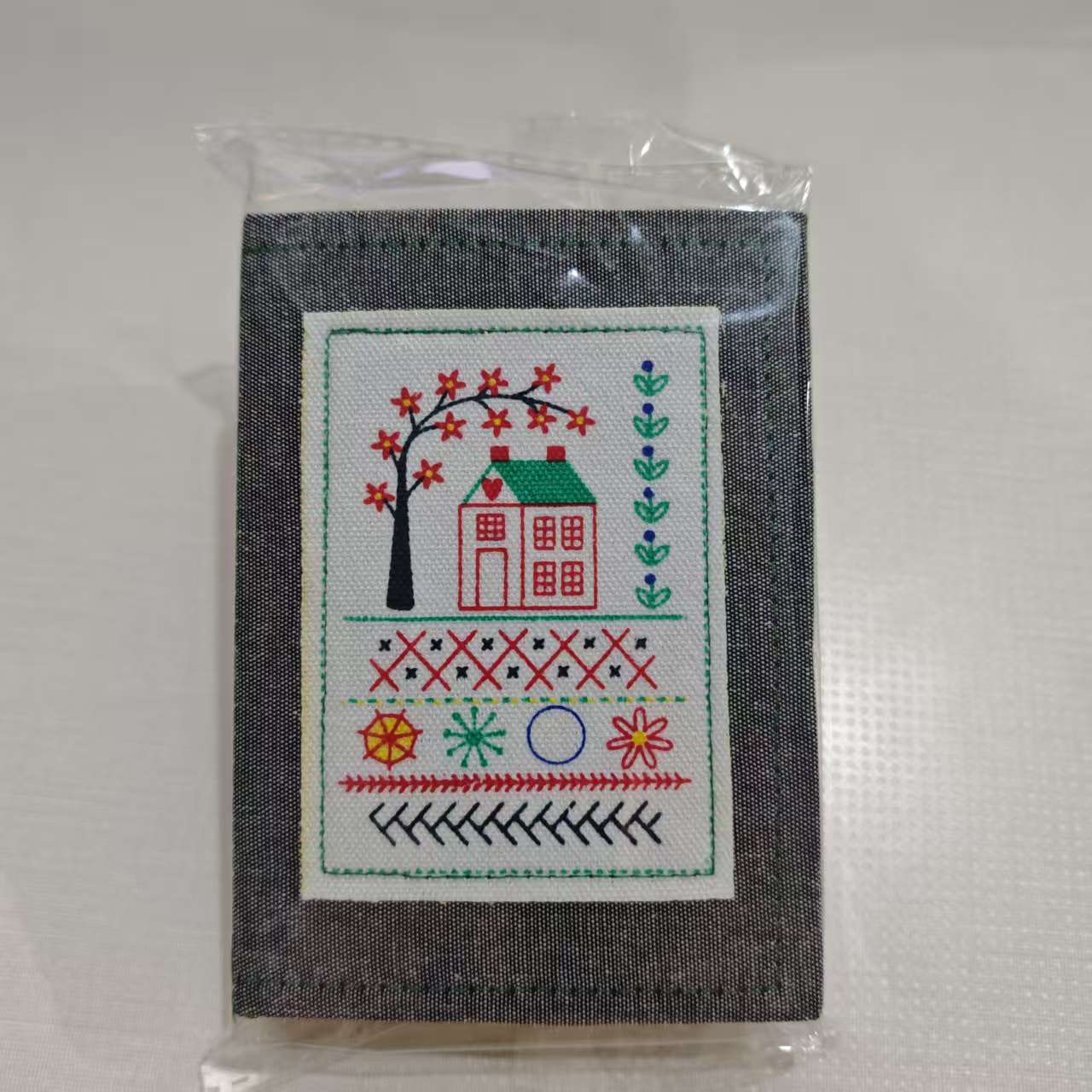 Needle and thread loose-leaf book
